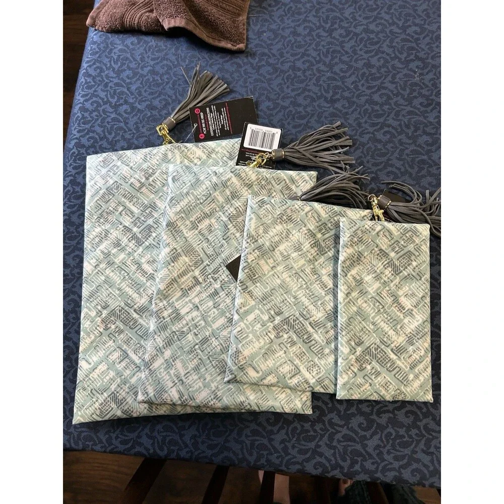 Makeup Mommy Junkie Bag Set Of 4 Mint Green New With Tags